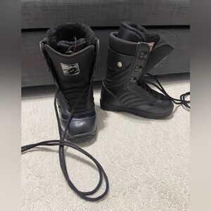 Black Snowboarding Boots woman’s 6.5 Brand Thirtytwo